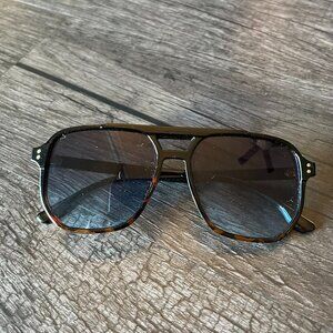 Square Aviator Sunglasses Black & Tortoiseshell Frame Dark Tinted Lenses Unisex